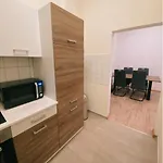 Дом отдыха Historische Altbauwohnungen Im Zentrum Von - Apolonialiving *