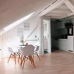 Historische Altbauwohnungen Im Zentrum Von - Apolonialiving