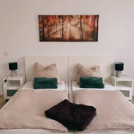 Historische Altbauwohnungen Im Zentrum Von - Apolonialiving Holiday home Zwickau