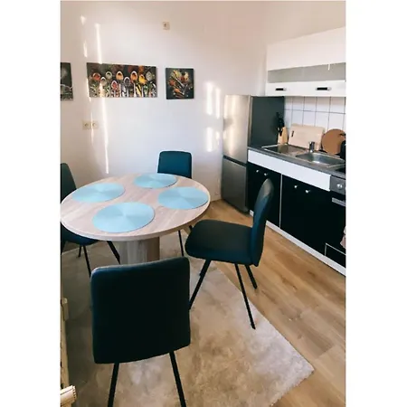 Historische Altbauwohnungen Im Zentrum Von - Apolonialiving