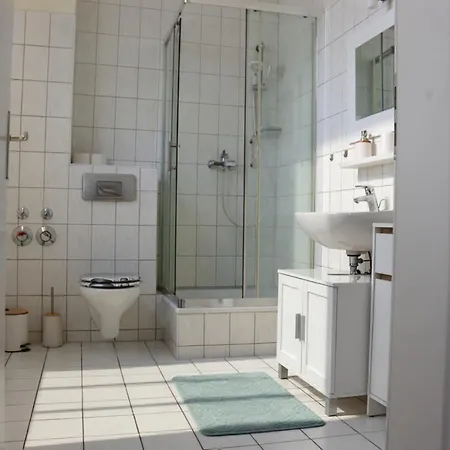 Historische Altbauwohnungen Im Zentrum Von - Apolonialiving