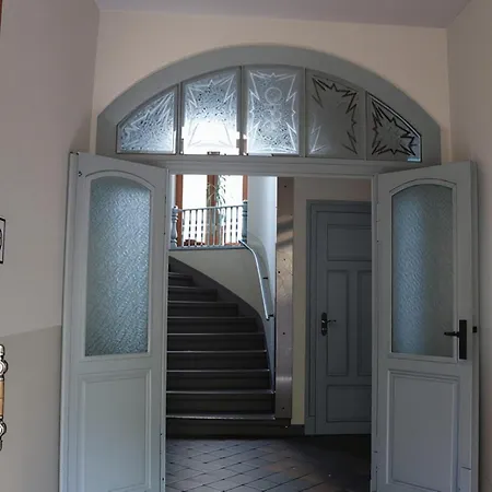 Дом отдыха Historische Altbauwohnungen Im Zentrum Von - Apolonialiving *